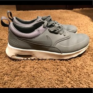 Gray Air max Thea